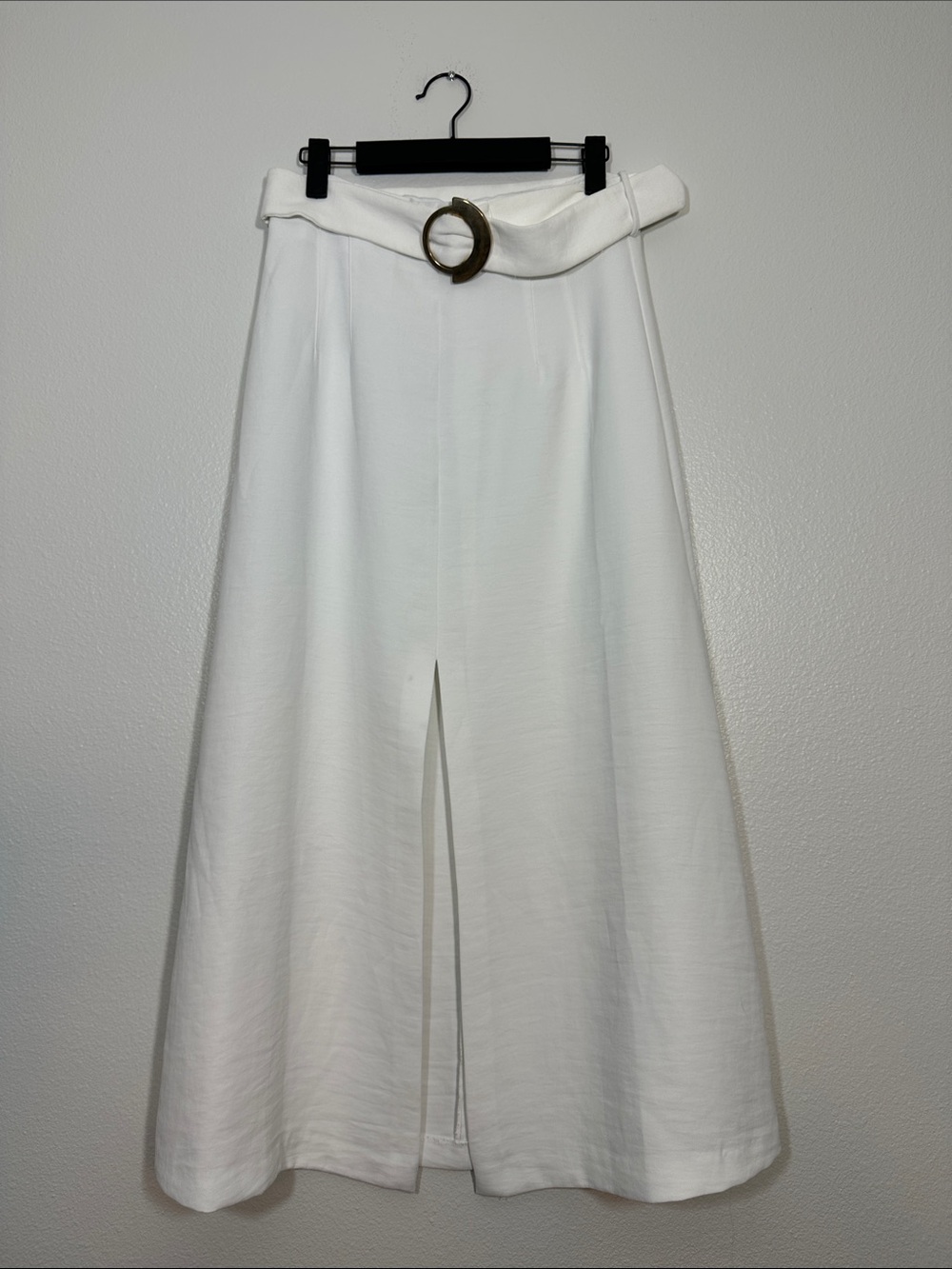 Zara White Wide-Leg High-Waist Pants with Circular Buckle